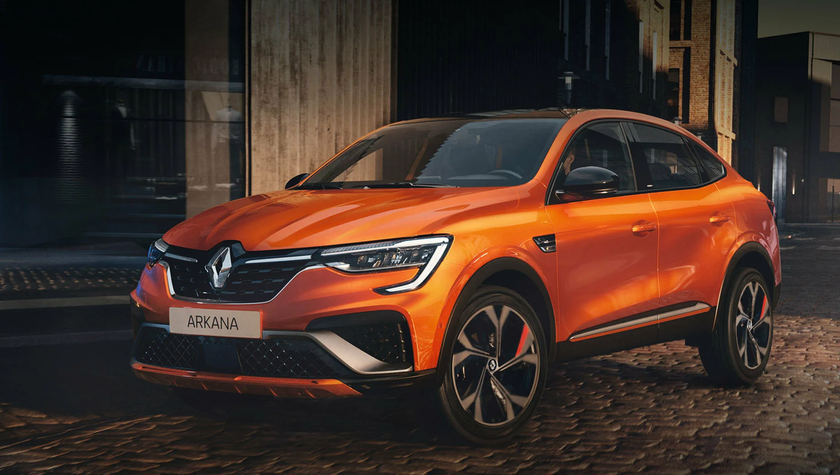 Renault Arkana в последней комплектации в полном комплекте рестайлинговых обвесов