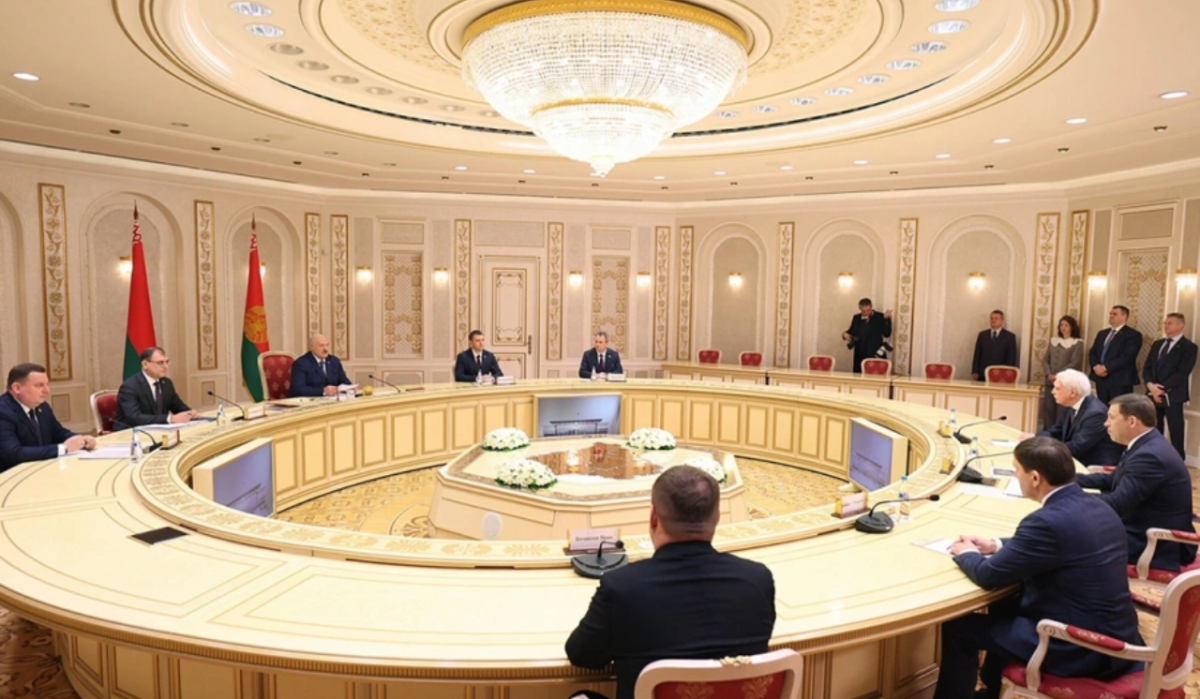     Встреча А. Лукашенко и Е. Куйвашева в Минске. Источник: rbc.ru Автор фото: Пресс-служба Президента РБ