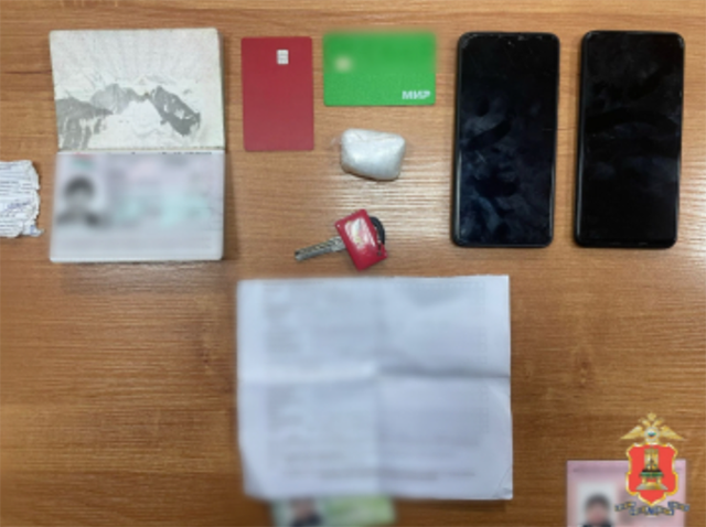 В Твери у вокзала задержали наркодилера, прибывшего из Москвы с товаром в носке