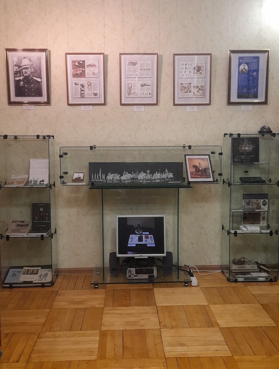 Общий вид начала выставки.