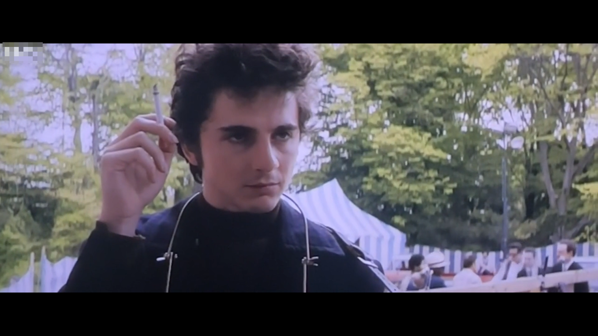 Кадр из записи фильма Боб Дилан: Никому не известный (2024), которая есть в открытом доступе.