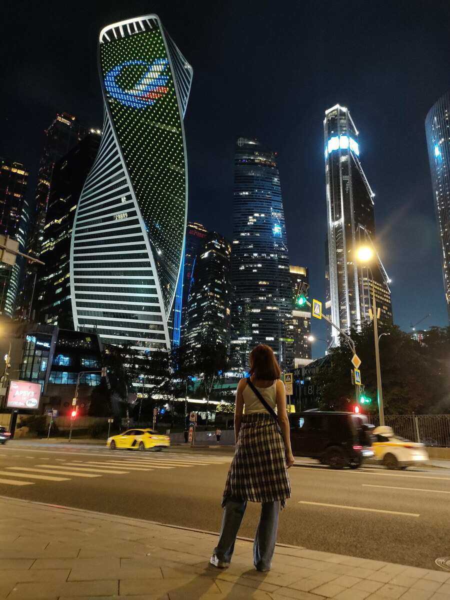 Место старта ночного круиза - помпезное Москва-Сити