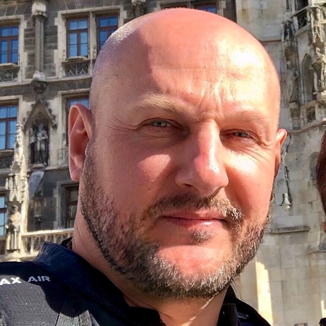 Наш сегодняшний гость - Михаил. Кстати, крайне интересный собеседник.