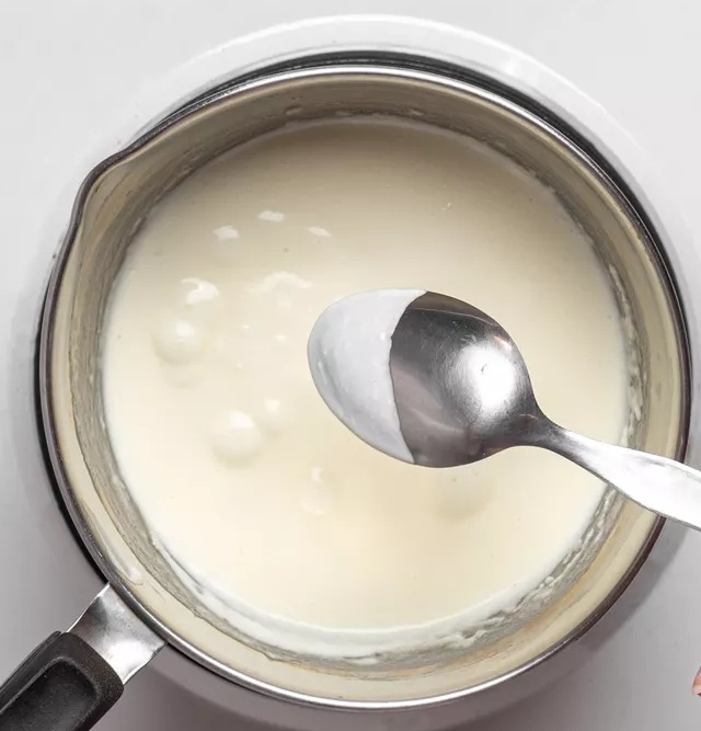 Смесь должна покрывать тыльную сторону ложки и не скатываться.