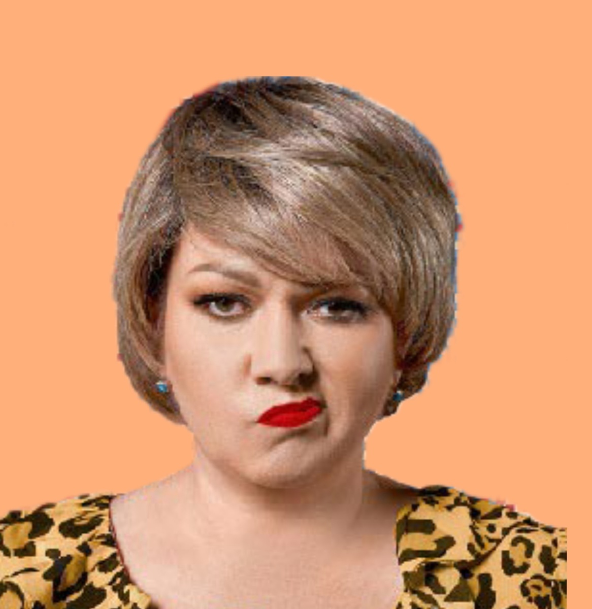 На ум пришла  Ольга Картункова, которая более менее ко второму сезону сериала "Сеструха" избавилась от необходимости кривляться, чтобы посмешить людей. Ольгу горячо люблю, знаю наизусть все реплики ее КВН-овских героинь.