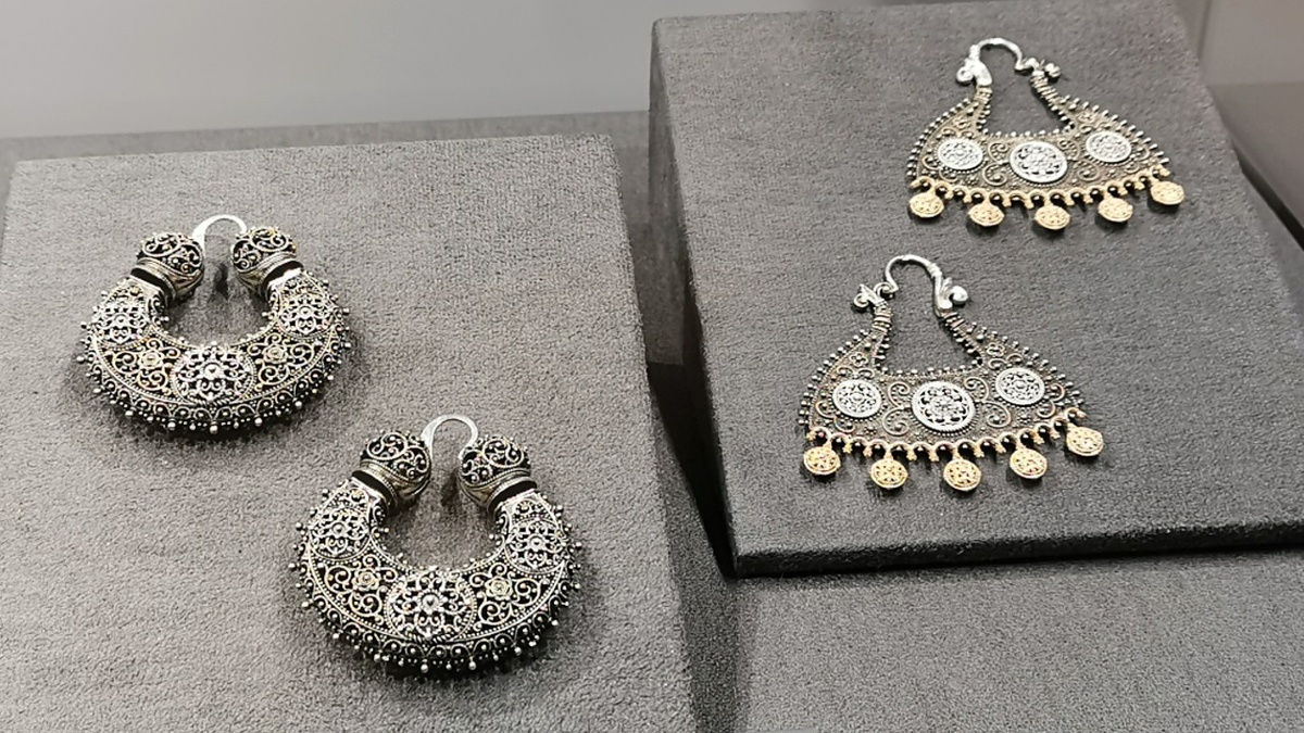 Серьги "Думы звездочёта" и "Лунная река" из коллекции "Основание", Кострома, 2022. Нейзильбер, серебро, золото. 