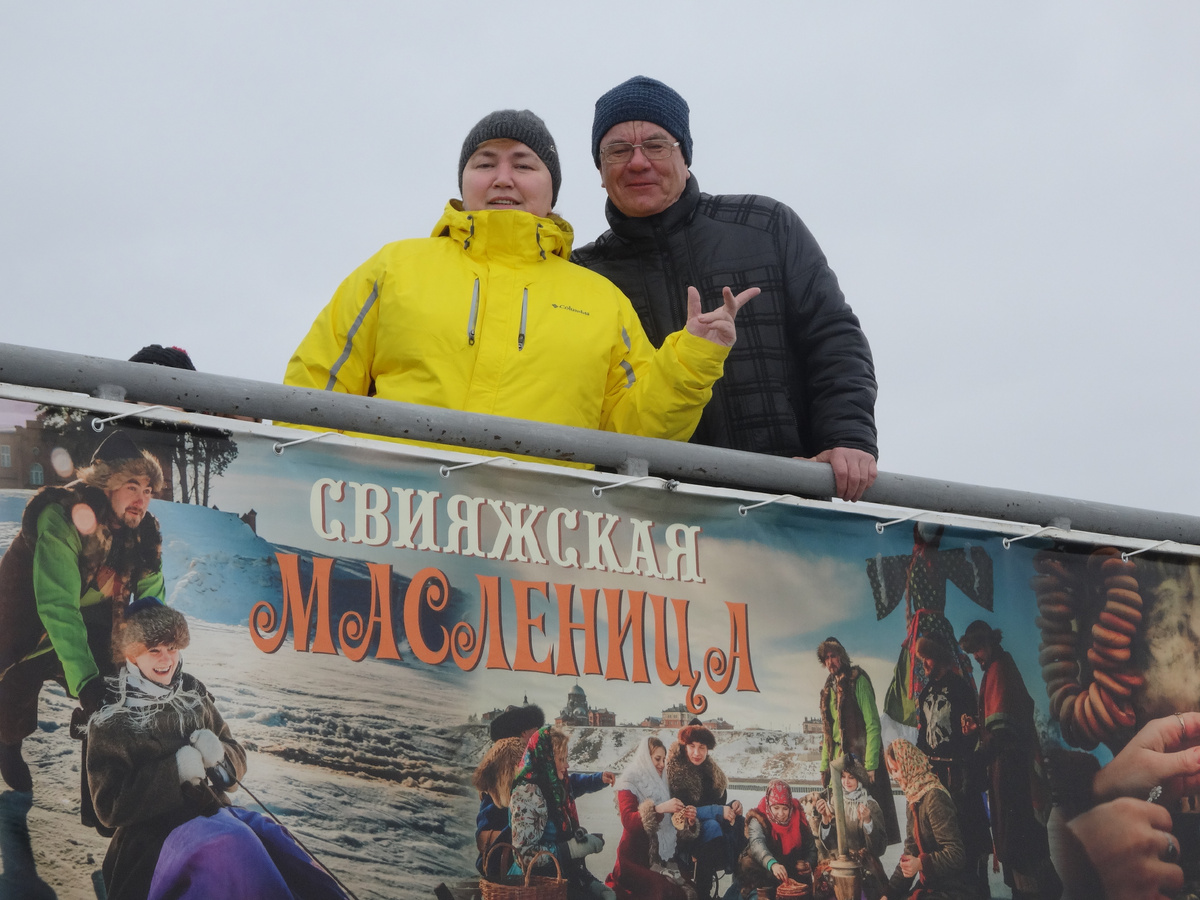 автор с супругом в Свияжске, только поднялись по лестнице наверх