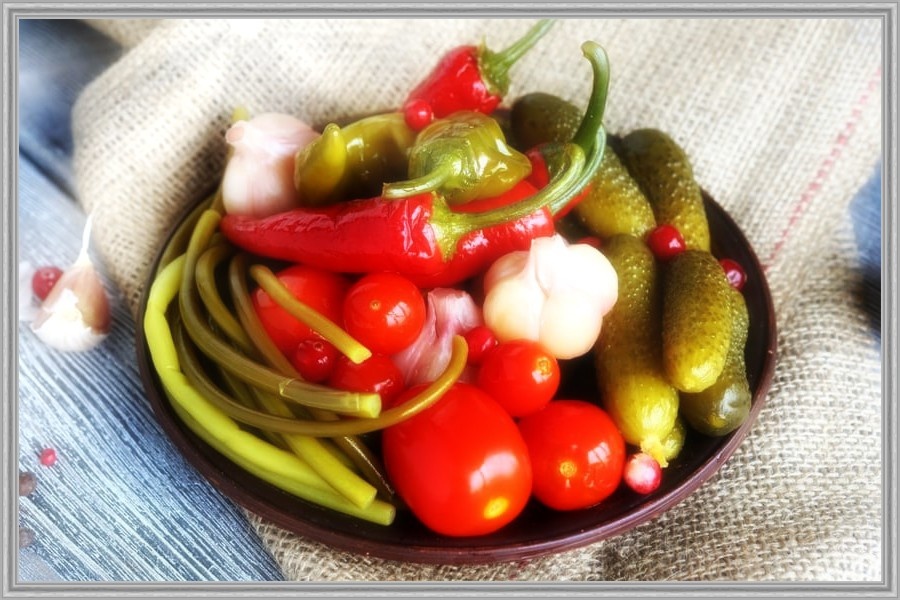 Так что, друзья, если любите соленья, ешьте их в меру. И лучше без напитков с градусом.
