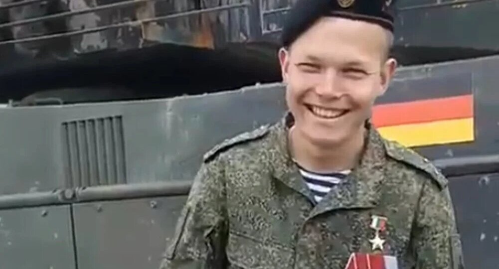 Мальчишка. И уже Герой России! Всё шутил, смеялся. А теперь раскрыто его реальное досье
