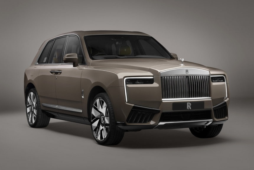 Rolls-Royce Cullinan - лидер рынка новых люксовых автомобилей в России в январе 2025 года.