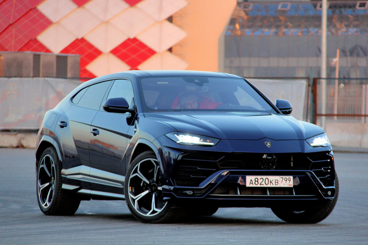 Lamborghini Urus занимает 2-е место с 9 реализованными экземплярами.