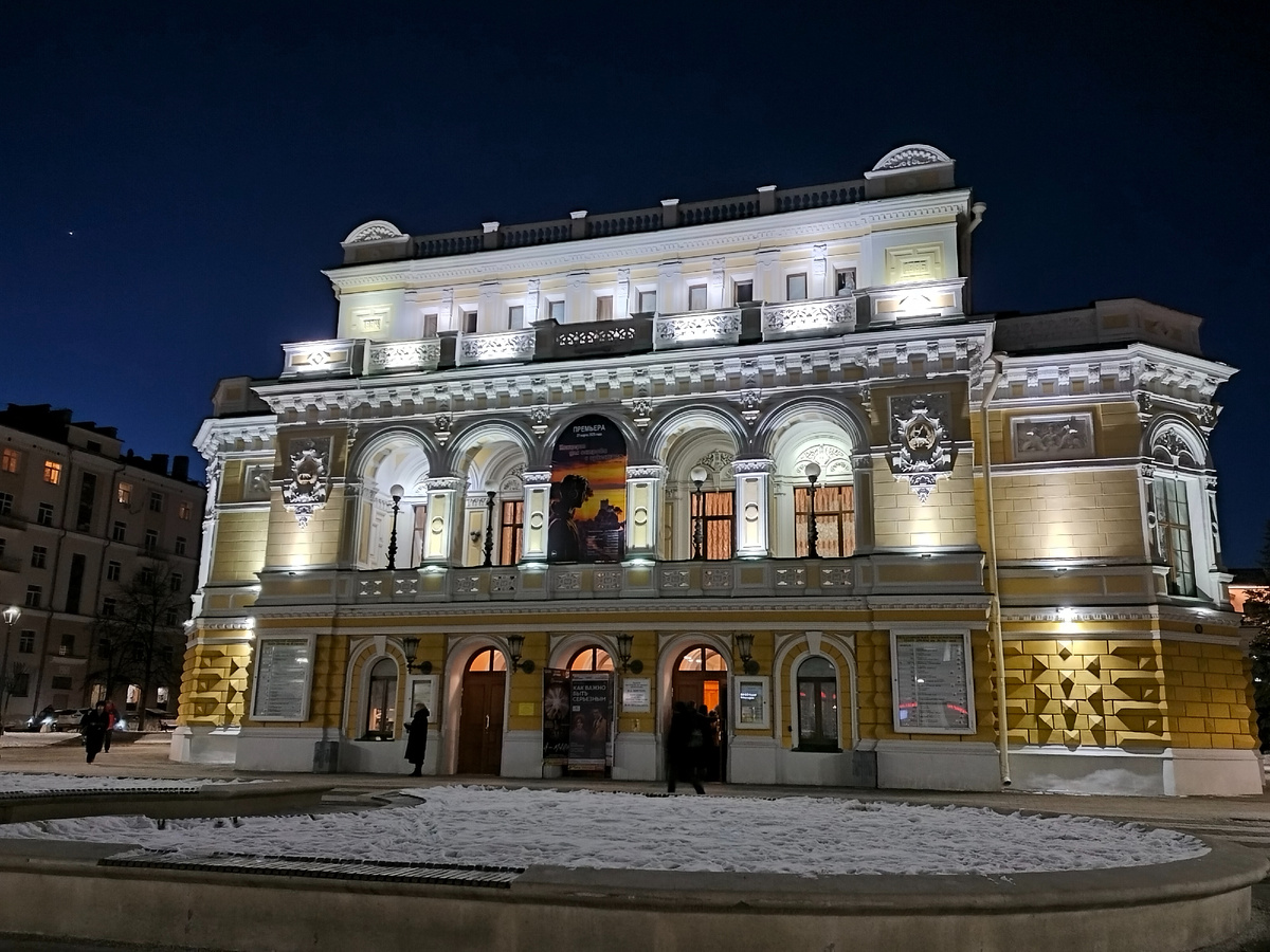 Здание драматического театра Нижнего Новгорода на ул. Большая Покровская