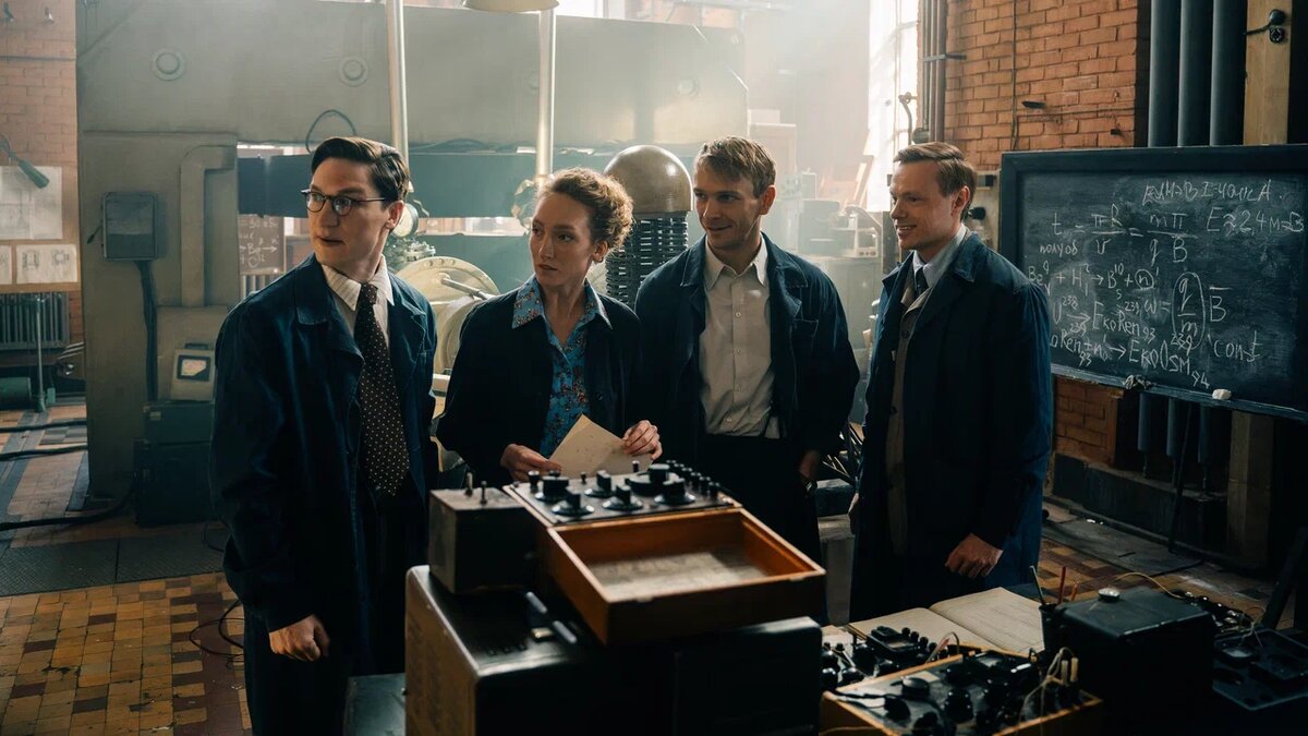 Кадр сериала «Атом»