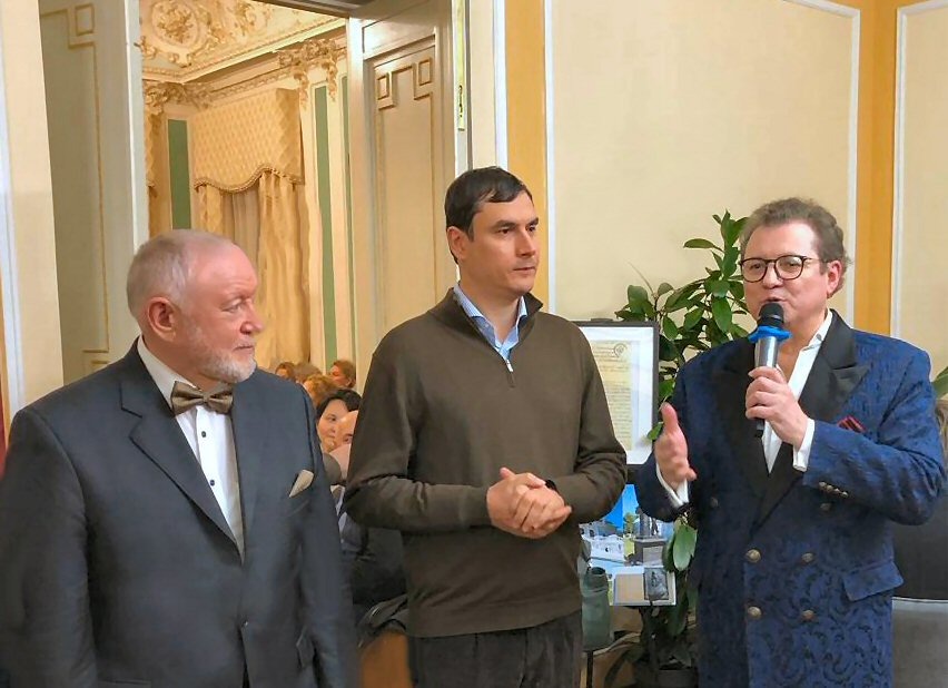 На фото: выступают Сергей Шаргунов – писатель, первый заместитель председателя Комитета Государственной Думы РФ по культуре и Алексей Чертков – председатель совета Фонда культурного наследия А.С. Грибоедова, Александр Зименков - заместитель председателя Фонда культурного наследия А.С. Грибоедова  на открытии выставки в Доме Ростовых,