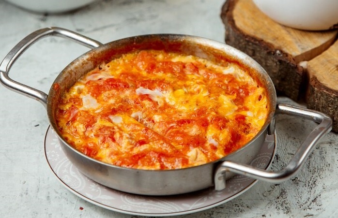 Омлет с помидорами