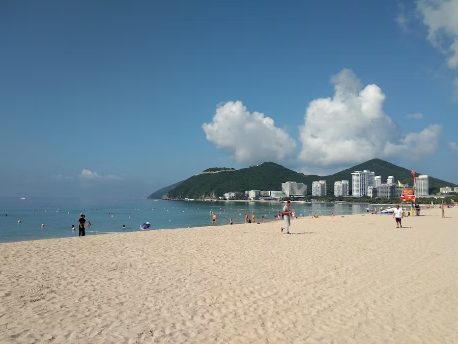 Пляж Санья Бэй (Sanya Bay)