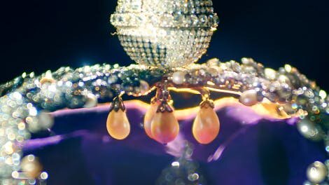 Обратите внимание верхнюю часть короны