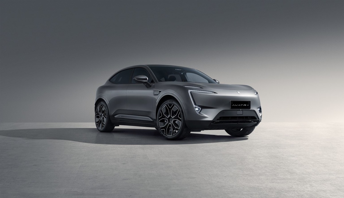 Avatr 11 представлен в России в трех комплектациях по цене от 6 950 000 рублей за заднеприводную модификацию.