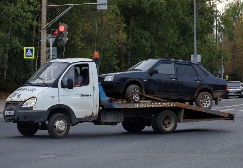 Совсем взрослый: эксперты предложили варианты обновления стареющего автопарка страны