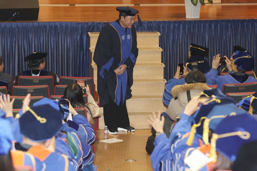 Psy получил почетную степень университета Йонсей в Сеуле