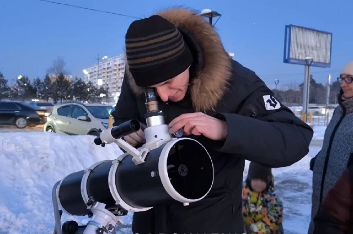    Увидеть все планеты на вечернем небе - амбициозная цель. Без телескопа не обойтись.