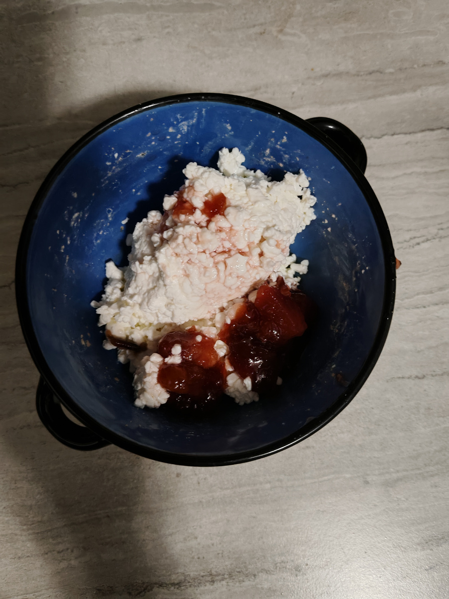 Творог с вареньем, пью двойной эспрессо