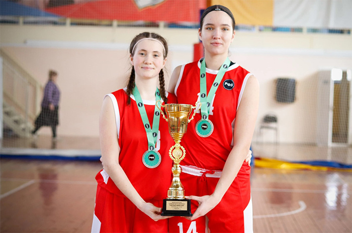 Самый результативный игрок команды Краснодарского края София Пузанова и капитан команды Мария Русанова.