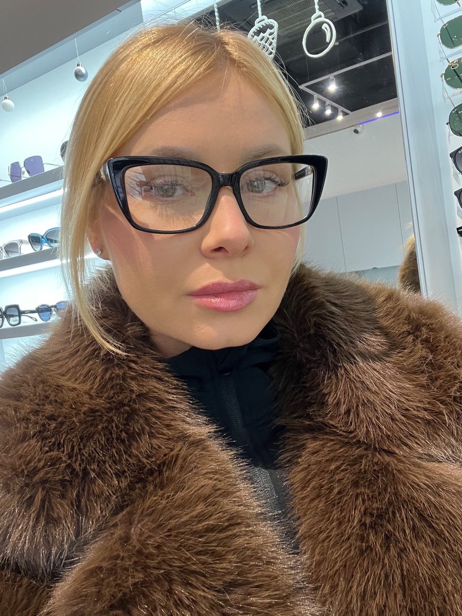 Привет! Меня зовут Елена и я автор этого канала.