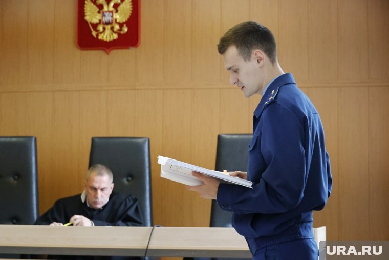 Прокурор Вячеслав Белослудцев зачитывает обвинение. Фото: Екатерина Сычкова © URA.RU