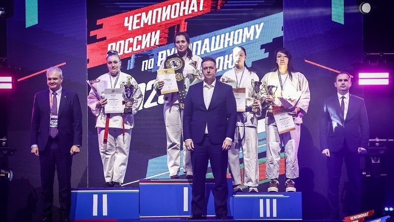    Женская часть сборной поднялась на пьедестал победителей Фото: Николай Сизёненко