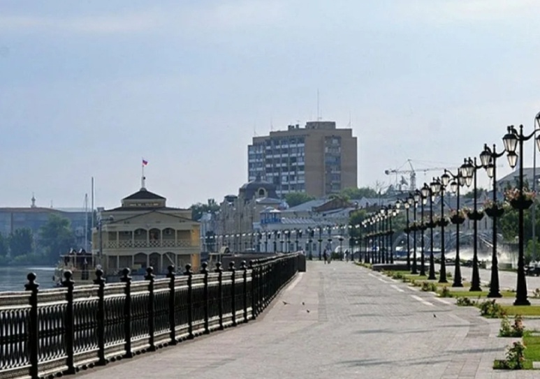 Астрахань. Набережная реки Волги. Лето 2023 (фото инокини Наталии) 