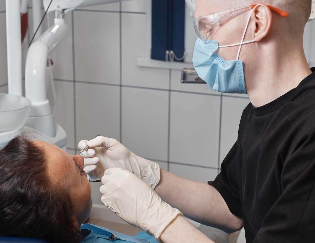 Консультация и осмотр стоматолога в Первоуральске