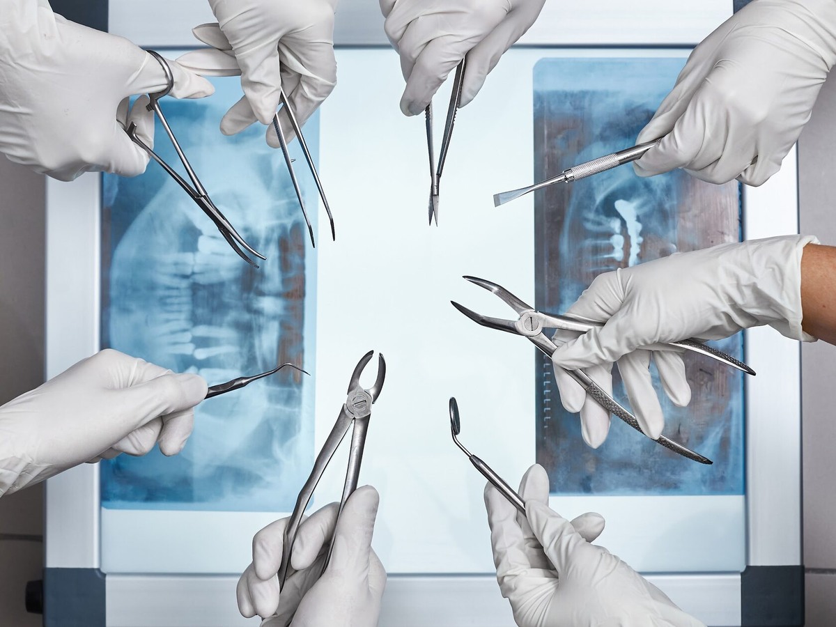 Импланты премиум-качества в клинике Дентру