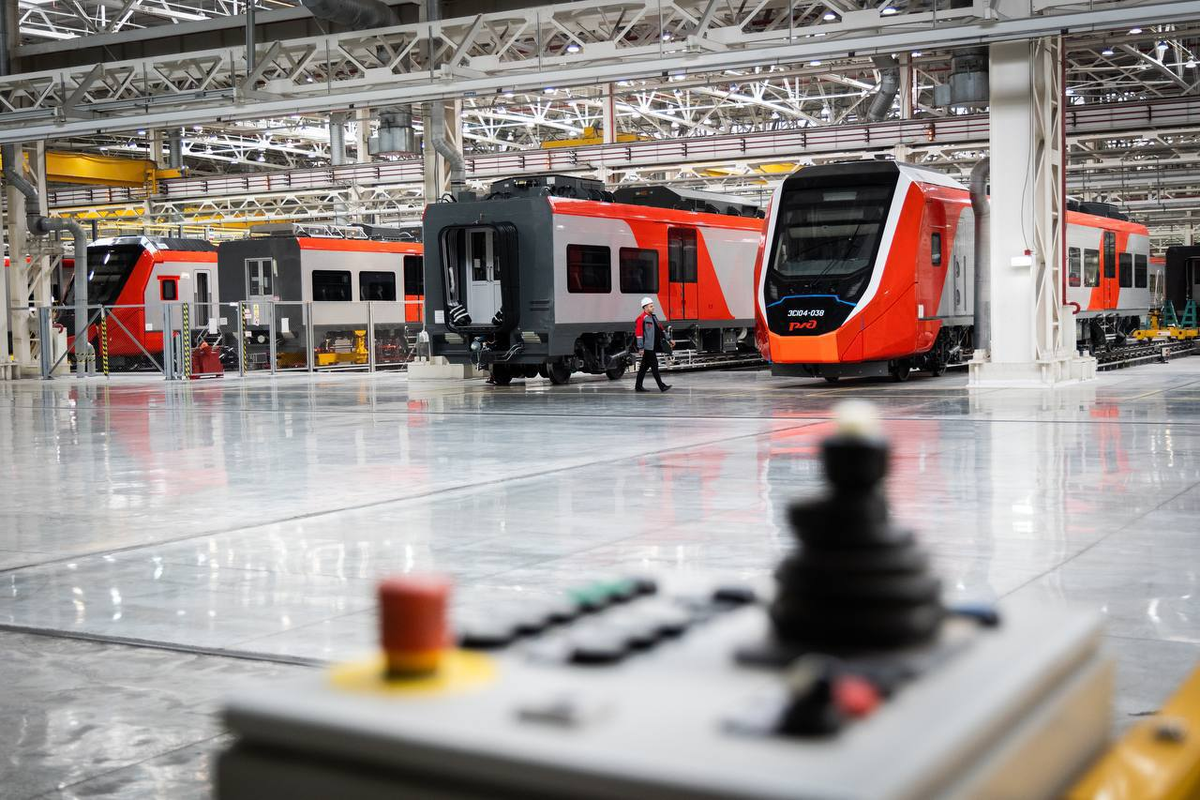 Фото: РЖД с завода «Уральские локомотивы»