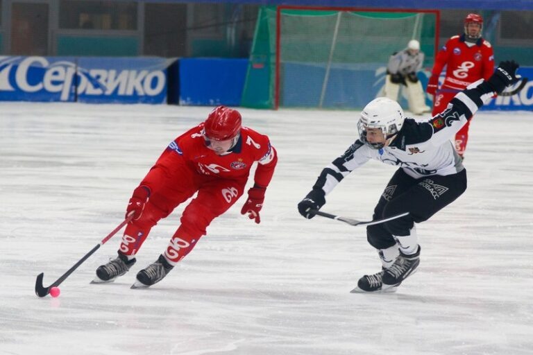   Фото с сайта hc-enisey.ru Павел Лопатко