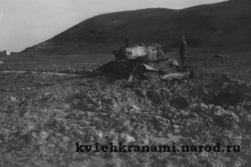 Танк КВ-1 производства ЧКЗ выпуска зимы 1941 - 1942 годов в Крыму (коллекция автора)
