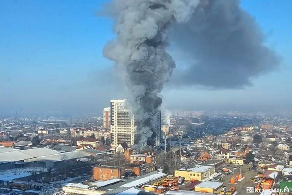 Пожар в 900 квадратных метров локализовали на улице Стасова в Краснодаре. 27.02.