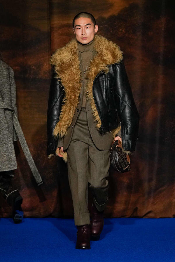 Показ коллекции Burberry осень-зима 2025-2026 на Неделе моды в Лондоне FW25