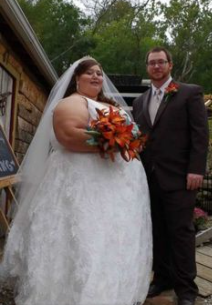 К слову, эти люди похудели, о них расскажу отдельно. Но женились в таком большом весе.