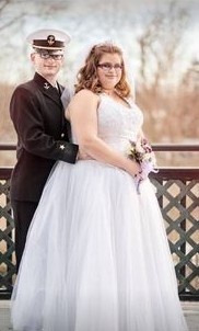 Молодая смотрится неплохо.