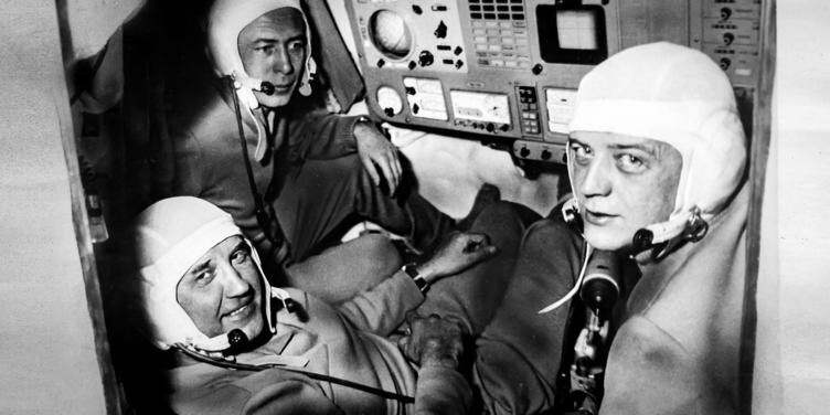 Подполковник Георгий Добровольский, инженер-исследователь  Виктор Пацаев, бортинженер Владислав Волков, 