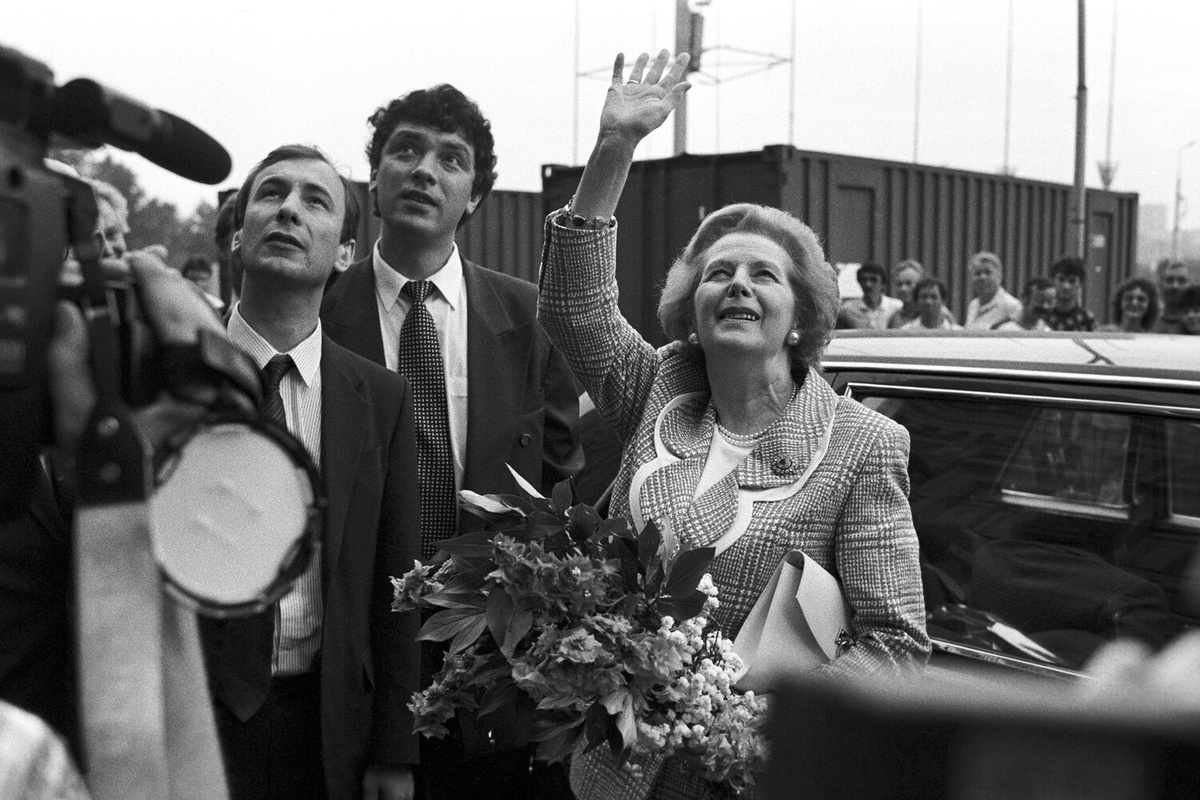 Борис Немцов и бывший премьер-министр Великобритании Маргарет Тэтчер во время церемонии встречи, 1993 год ©Николай Мошков/ТАСС  📷