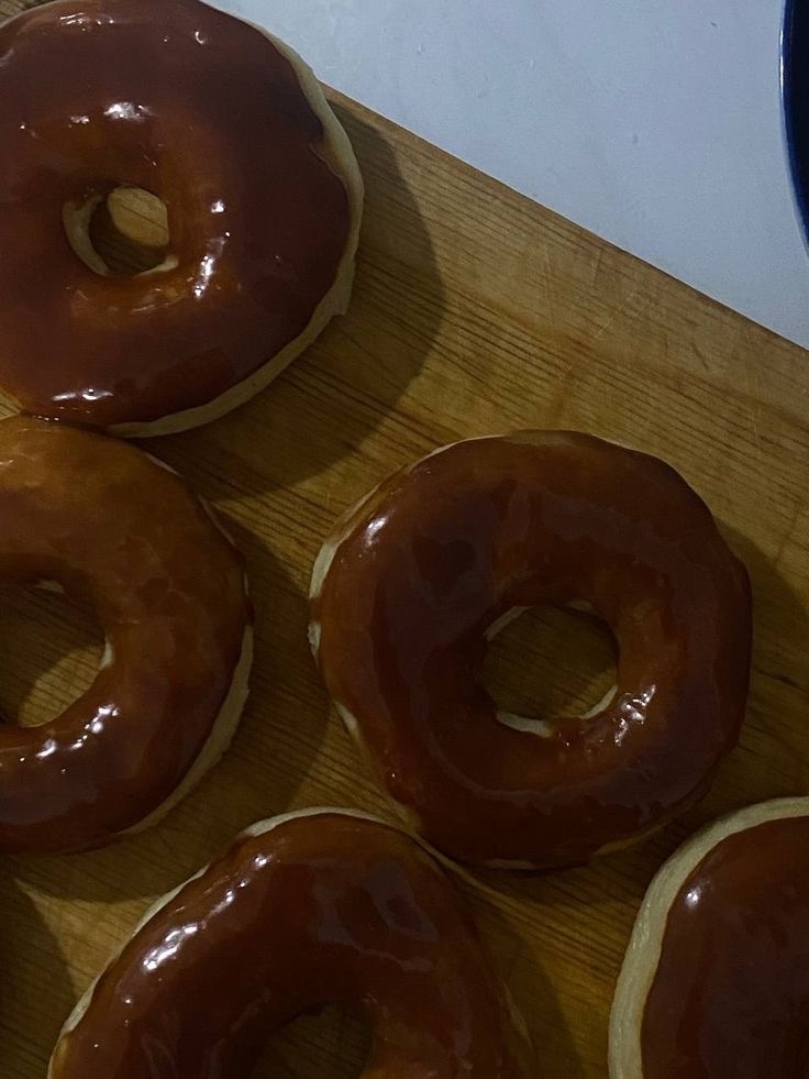 Это у нас шоколадные пончики (фото взято из интернета)аппетитно выглядят да?🥰