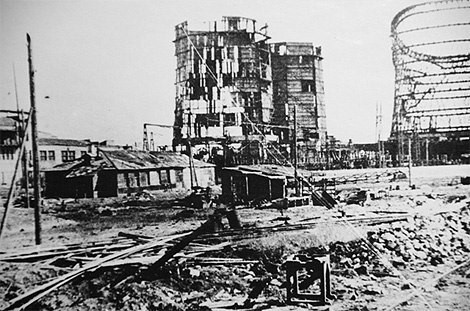 Разрушенные градирни Сталинградской ГРЭС, 1942 год