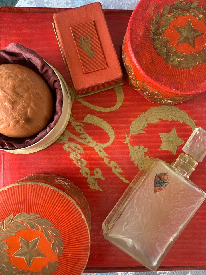 Мыло и Одеколон из набора "Золотая Звезда". Фото предоставлено музеем парфюмерии Винтаж Монтаж