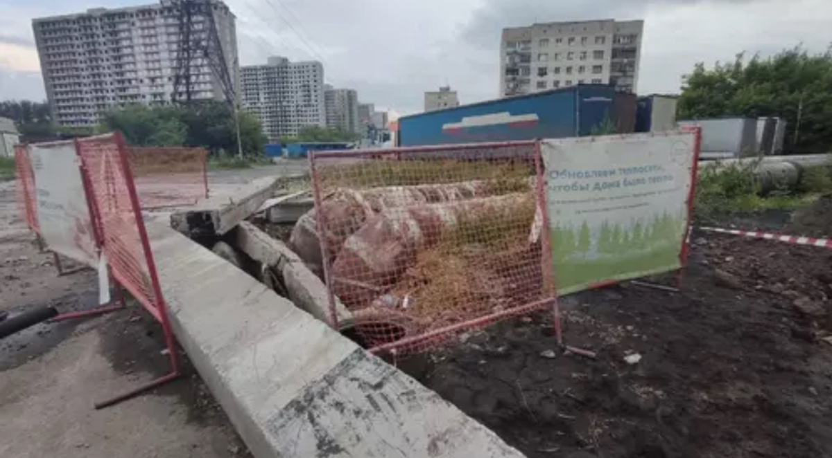 Фото после прорыва теплосети на улице Дунаевского в сентябре 2024 года. Фото: Алина Гурицкая. atas.info