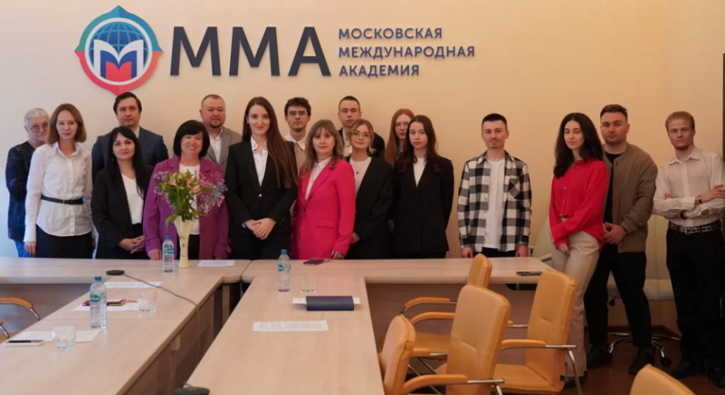 Жанна Никонова в Московской международной академии. Фото с сайта ММА. 