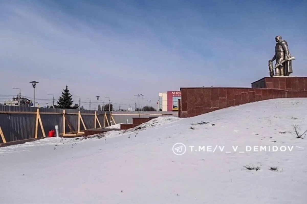    В Белгороде начались демонтажные работы на мемориале «Павшим героям»