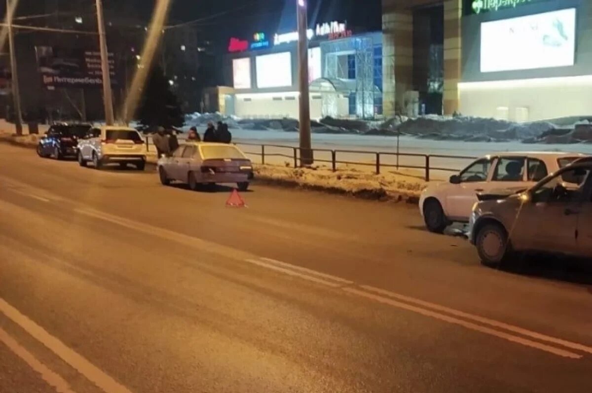    Полиция Самары ищет водителя «Мерседеса», устроившего ДТП с 3 машинами