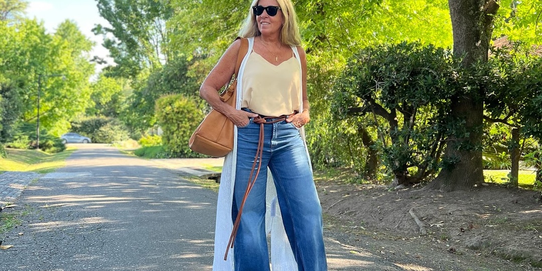Как правильно носить джинсы женщинам 50+, чтобы выглядеть модно